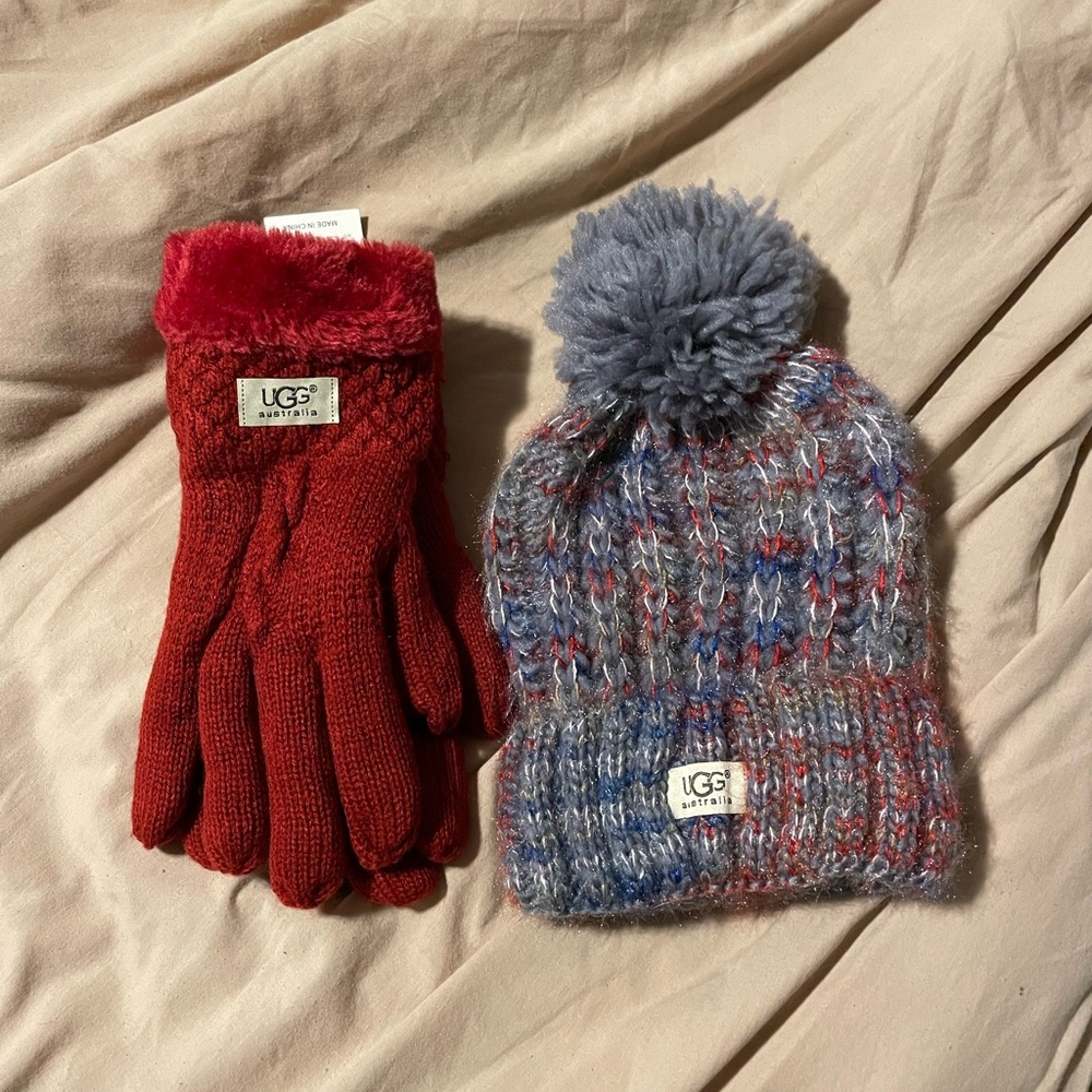 NWOT UGG hat and gloves to match